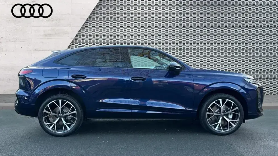 Used Audi Q3 Sportback Comfort 272 HP (200 kW) 2026 Blue SUV