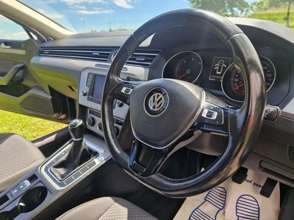 Used VW Passat S 120 HP (88 kW) 2017 Black Estate