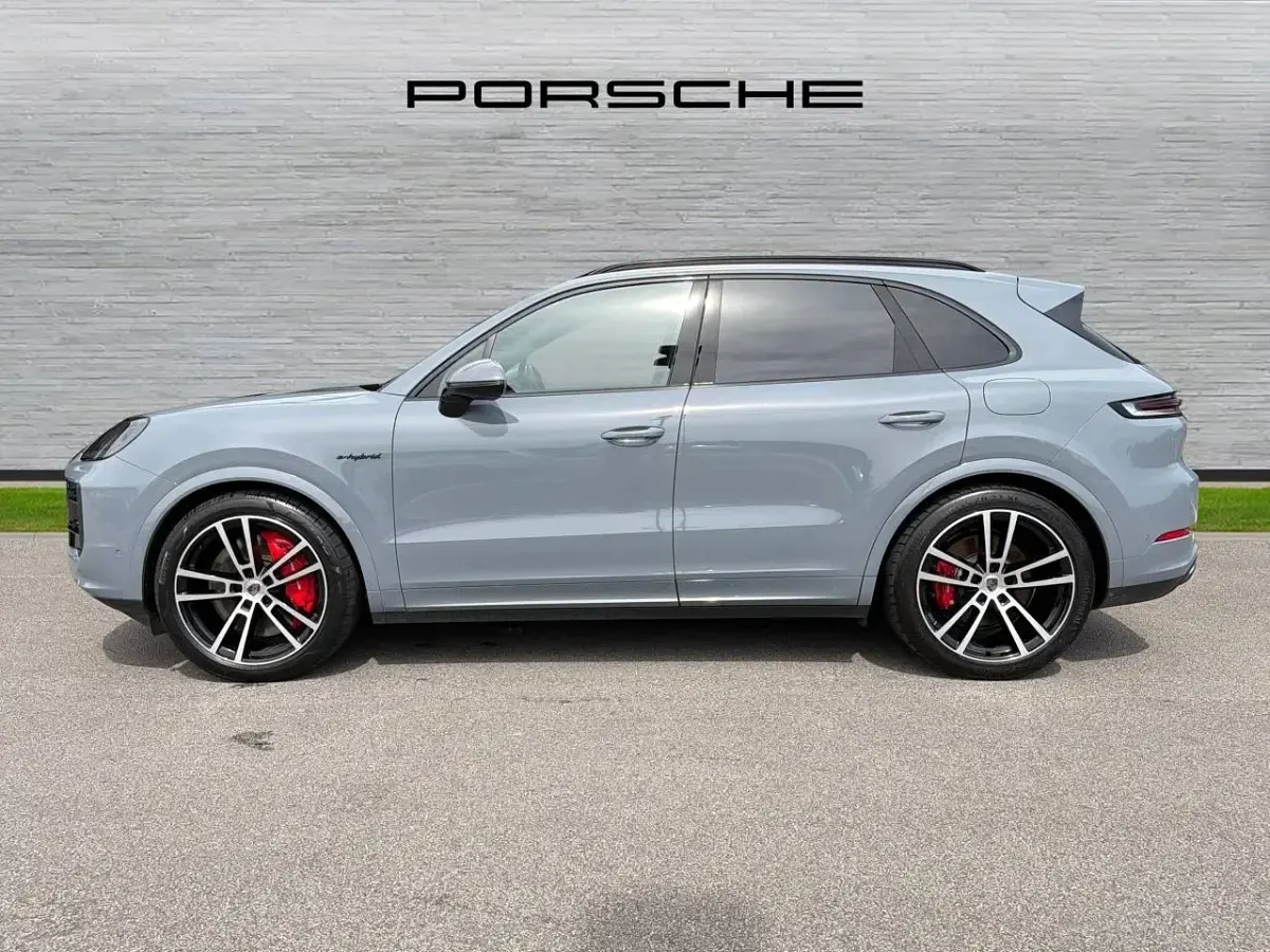 Used Porsche Cayenne Turbo E-Hybrid 2025 Grey SUV