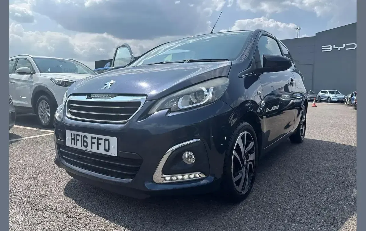 Used Peugeot 108 Allure 82 HP (60 kW) 2016 Blue Hatchback