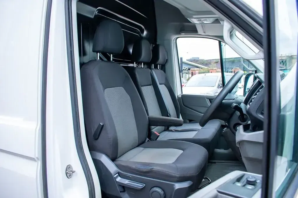 Usado VW Crafter Trendline 140 HP (102 kW) 2023 Branco Van