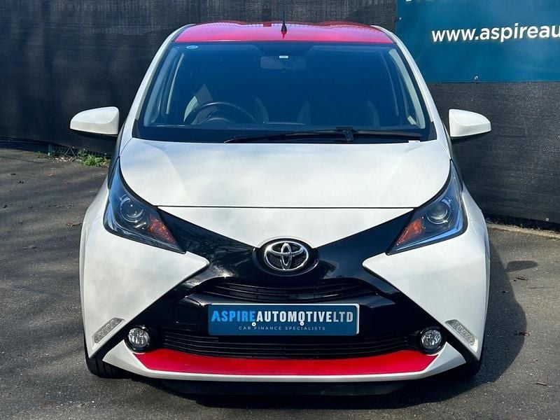 Used Toyota Aygo x-press 2017 White Hatchback