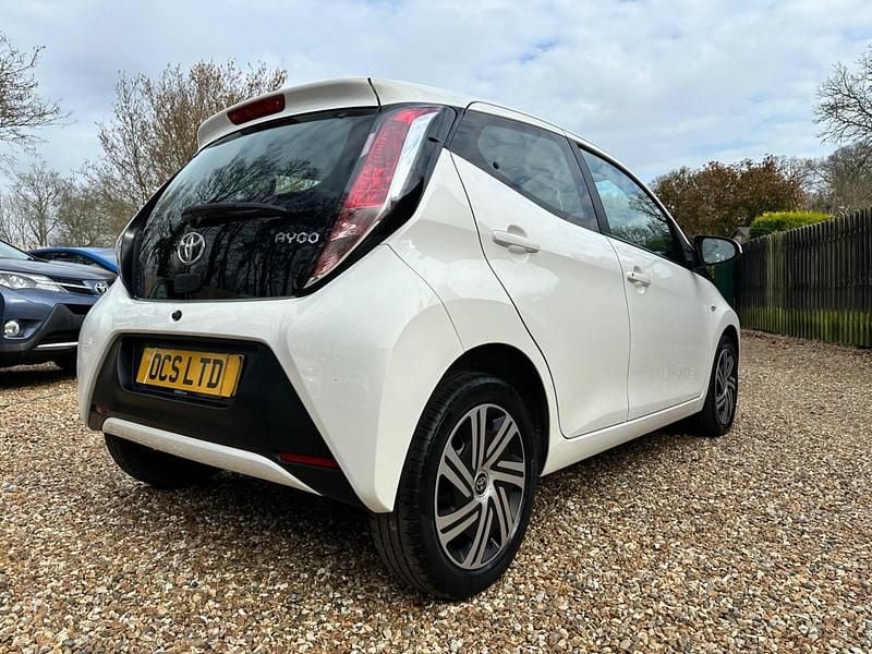 Used Toyota Aygo X-play 69 HP (50 kW) 2015 White Hatchback