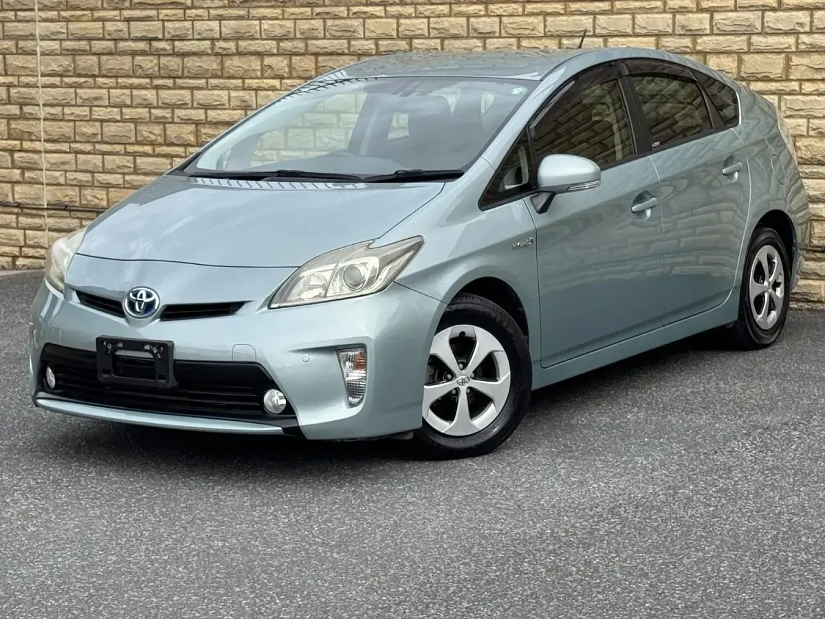 Used Toyota Prius 136 HP (100 kW) 2013 Green Hatchback