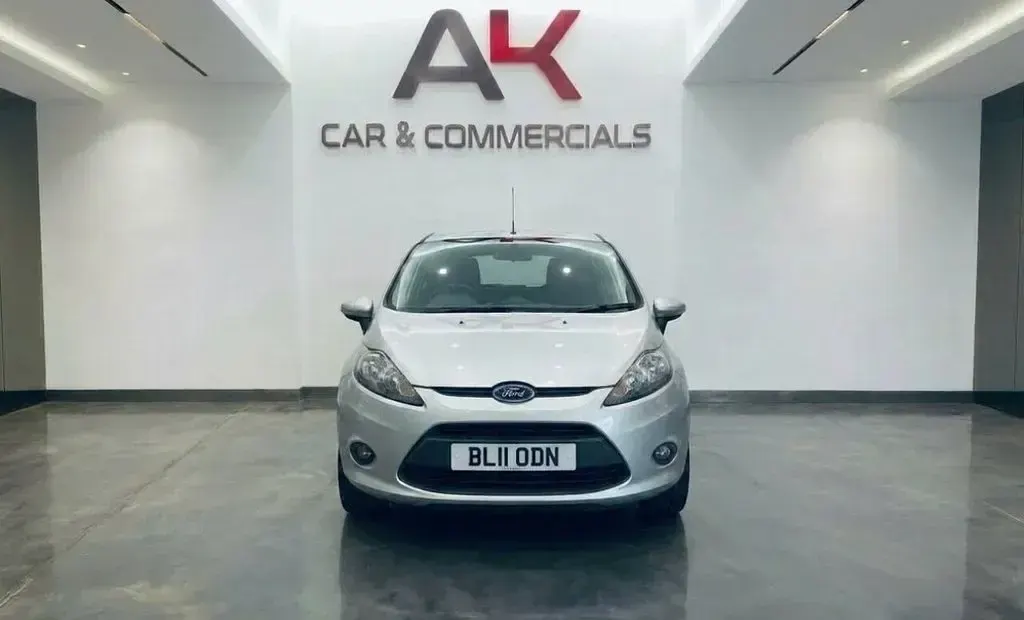 Used Ford Fiesta Titanium 94 HP (69 kW) 2011 Silver Hatchback