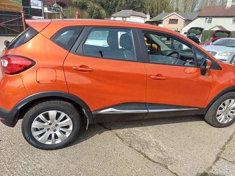 Used Renault Captur Expression+ 90 HP (66 kW) 2014 Orange SUV
