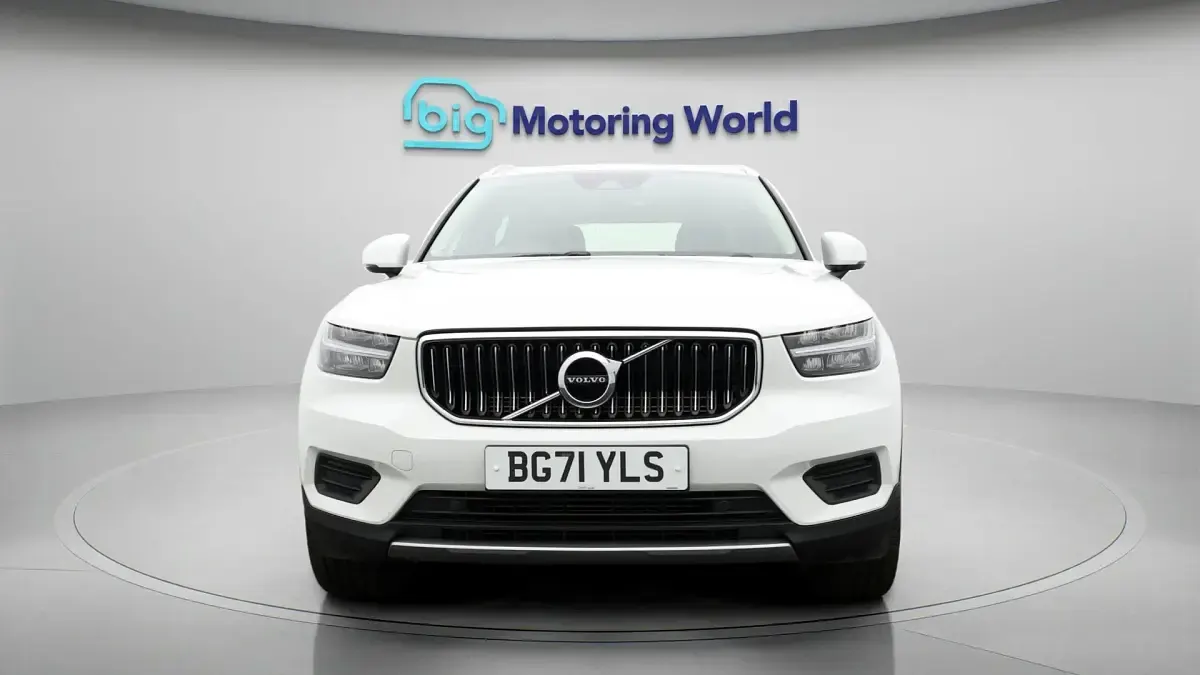 Used Volvo XC40 Inscription 211 HP (155 kW) 2021 White SUV