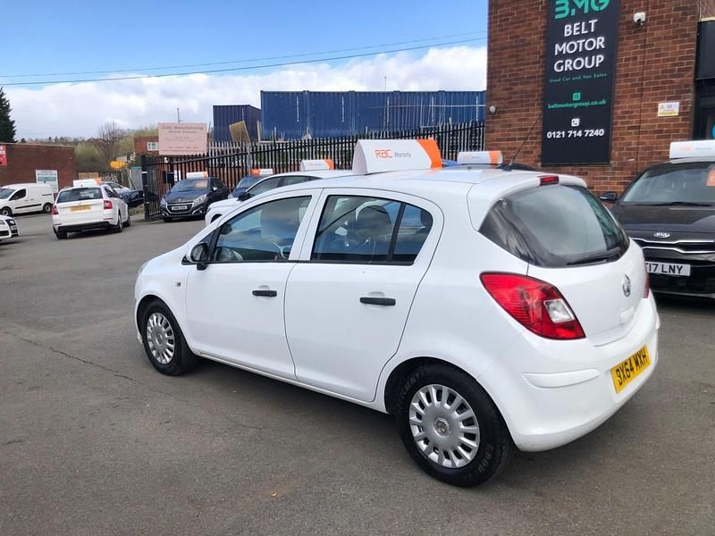Used Vauxhall Corsa S 95 HP (69 kW) 2014 White Hatchback