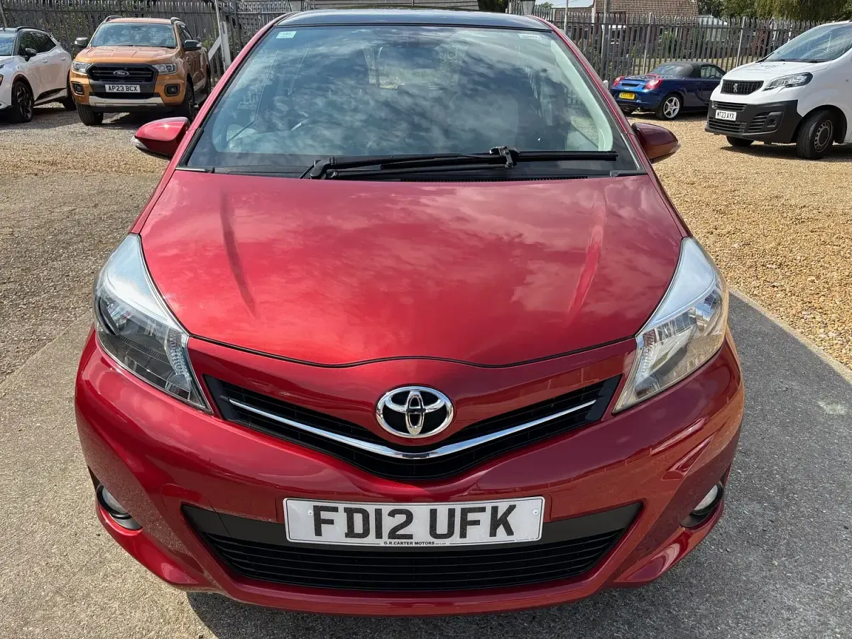 Used Toyota Yaris Multidrive S 99 HP (72 kW) 2012 Red Hatchback