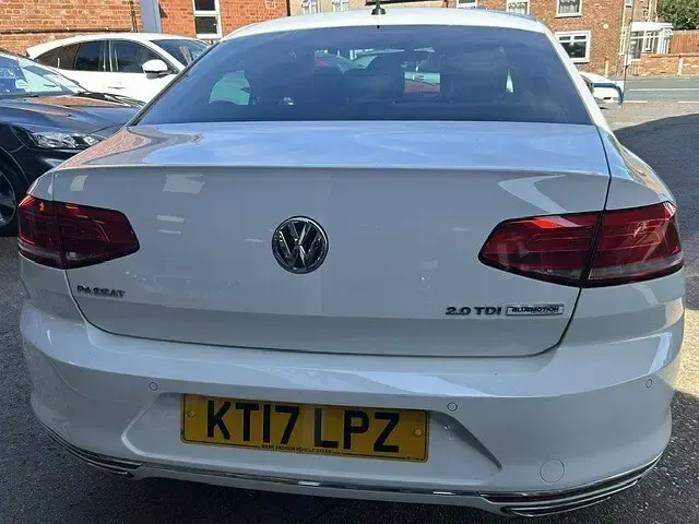 Used VW Passat R-line 150 HP (110 kW) 2017 White Sedan