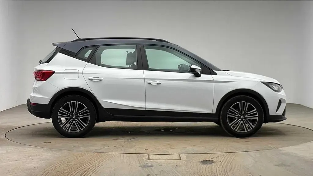 Used Seat Arona SE Technology 94 HP (69 kW) 2022 White SUV