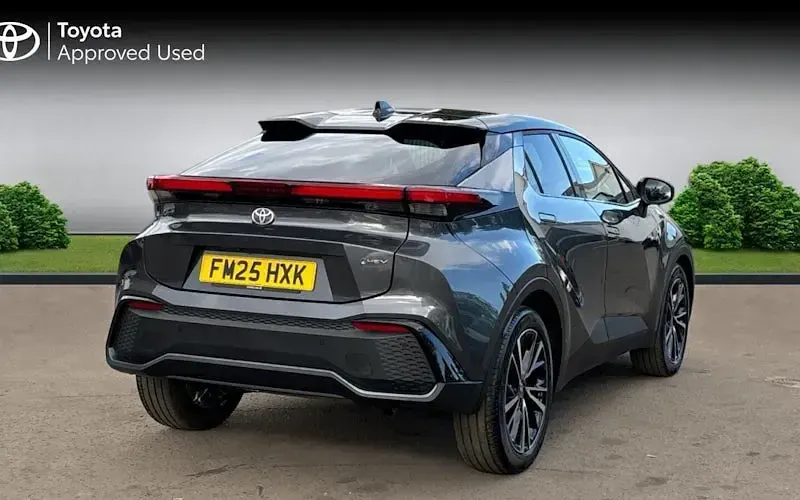 Gebraucht Toyota C-HR 140 PS (102 kW) 2025 Grau SUV