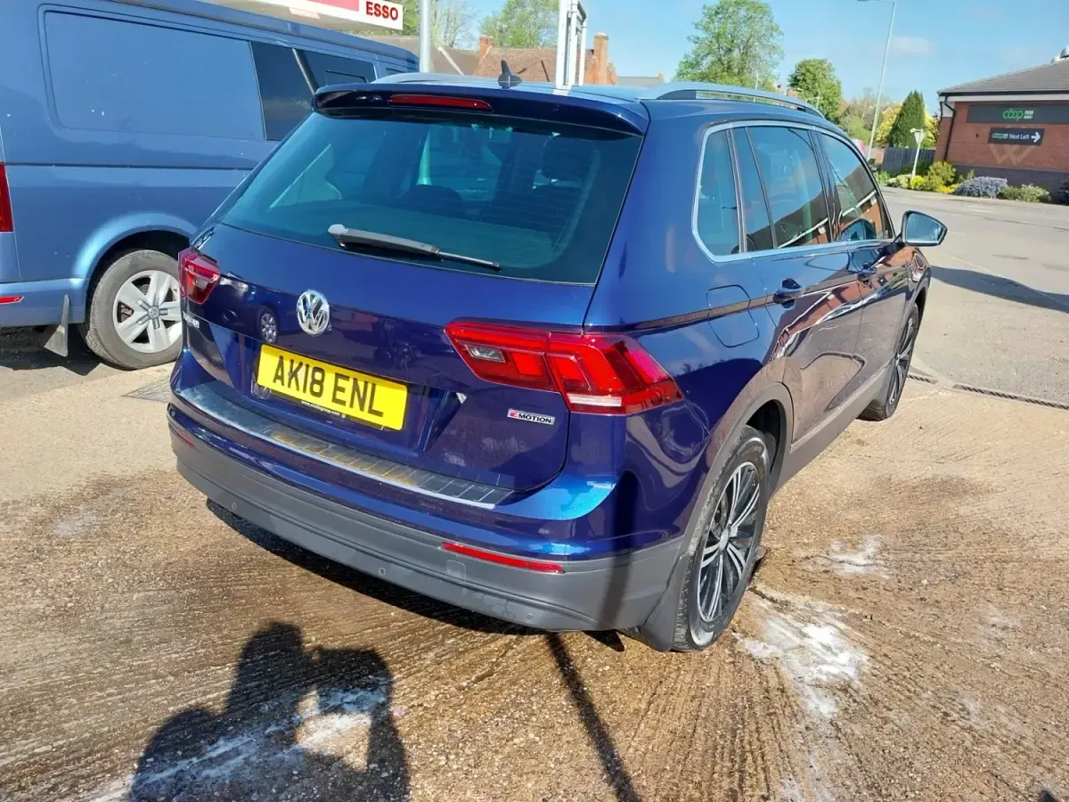 Używany VW Tiguan SE 150 KM (110 kW) 2018 Niebieski SUV