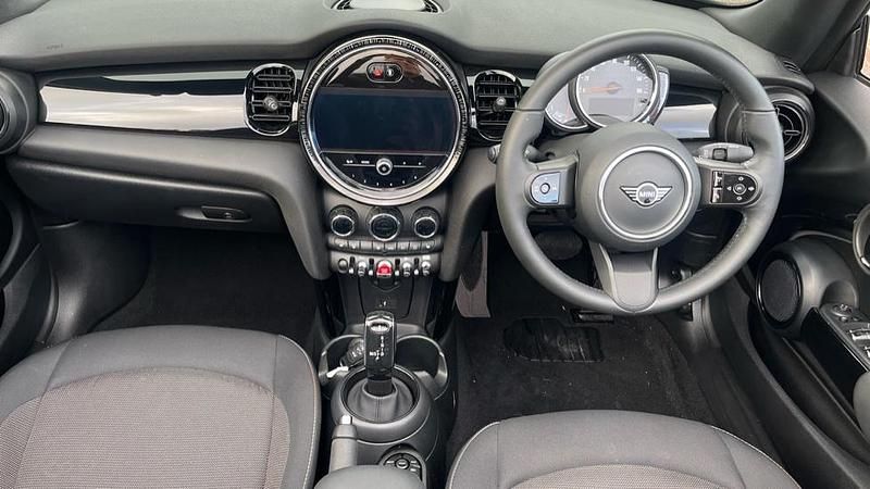 Used Mini Cooper Classic 134 HP (98 kW) 2023 Silver Hatchback