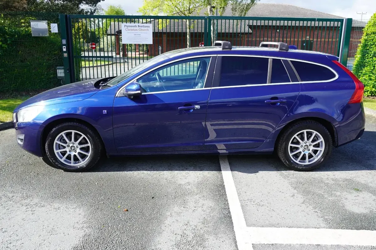 Used Volvo V60 Ocean Race 180 HP (132 kW) 2012 Blue Estate