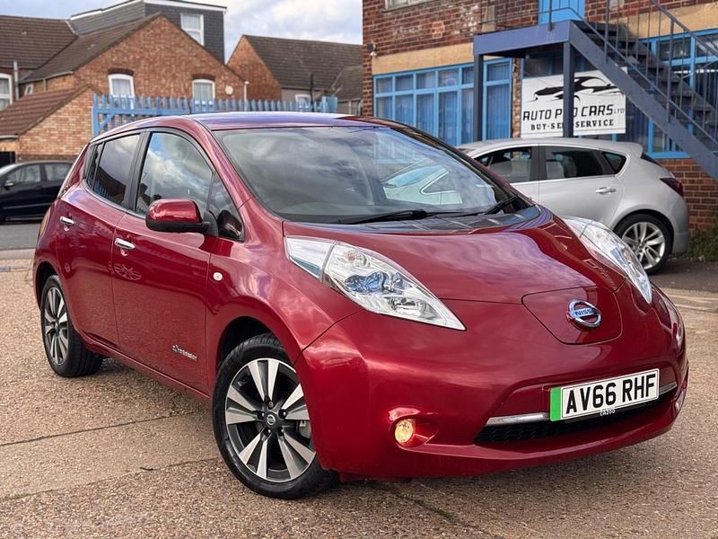 Red Used 2016 Nissan Leaf Hatchback | £5,045 - Image 1/4