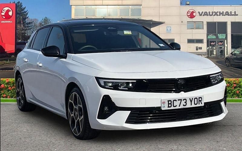 Used Vauxhall Astra Ultimate 131 HP (96 kW) 2024 White Hatchback