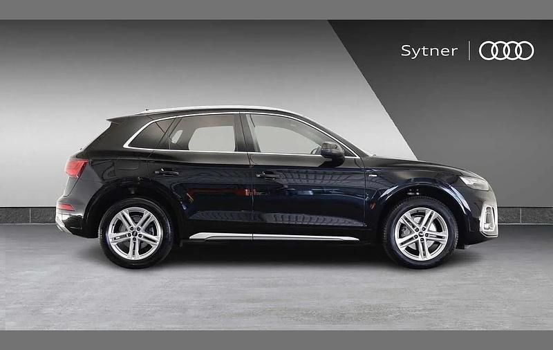 Używany Audi Q5 S-Line 200 KM (147 kW) 2023 Czarny SUV