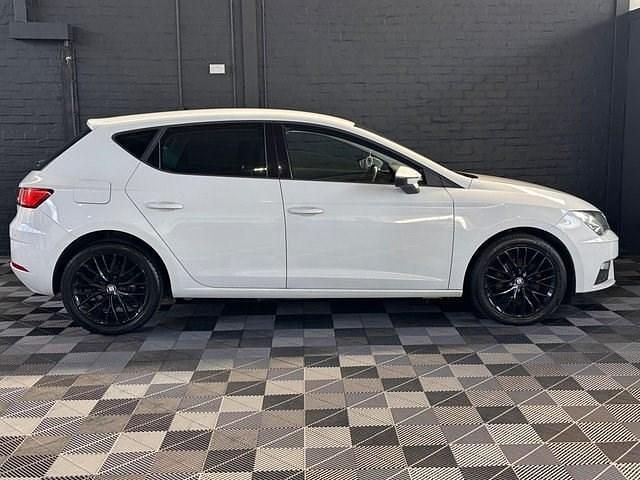 Begagnad Seat Leon SE Dynamic 115 HK (84 kW) 2019 Vit Halvkombi