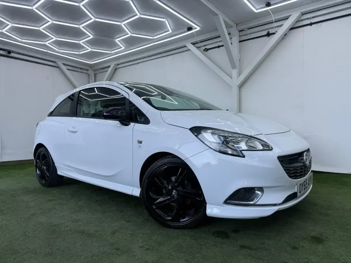 Second-hand Vauxhall Corsa Edition 2015 Alb Hatchback