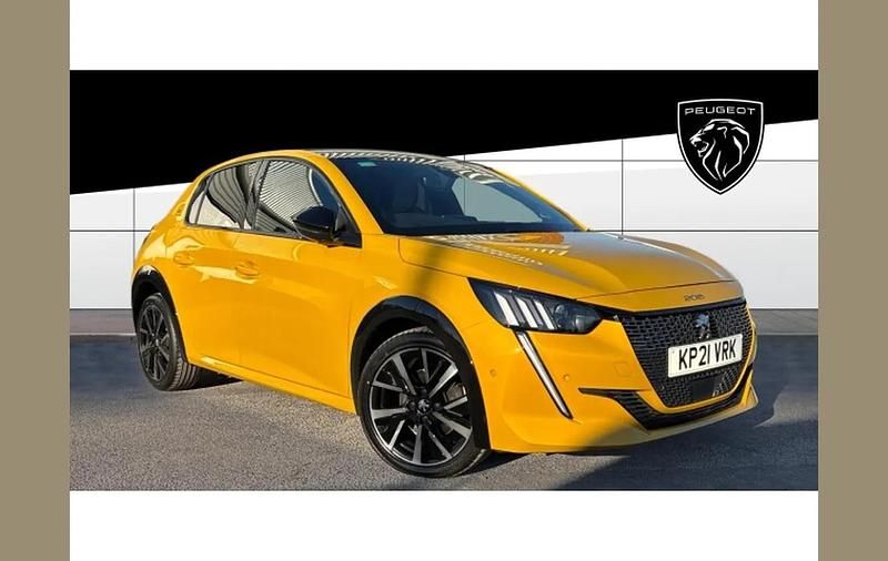Used Peugeot 208 Premium 101 HP (74 kW) 2021 Yellow Hatchback