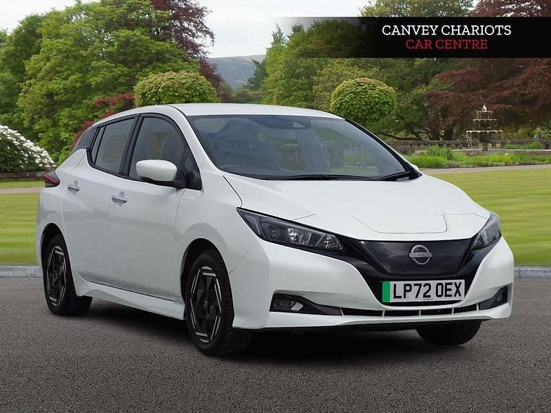 Begagnad Nissan Leaf Acenta 110 kW (150 HK) 2022 Vit Halvkombi