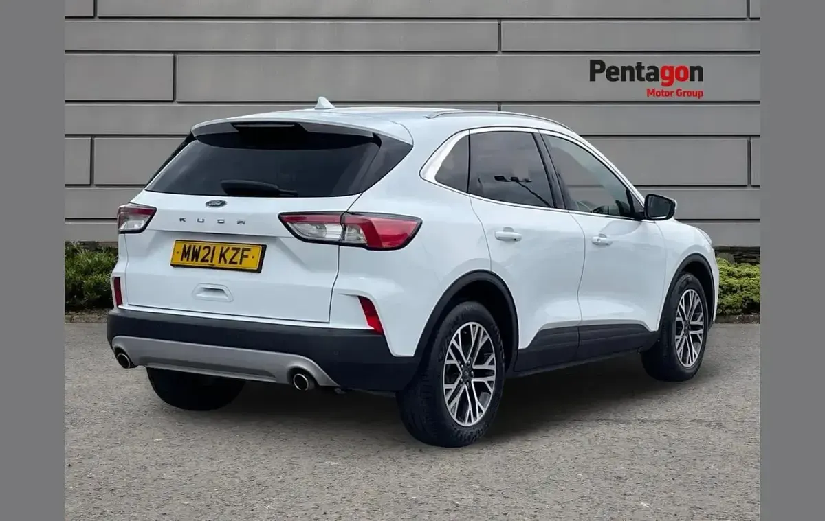 Używany Ford Kuga Titanium 147 KM (108 kW) 2021 Biały SUV