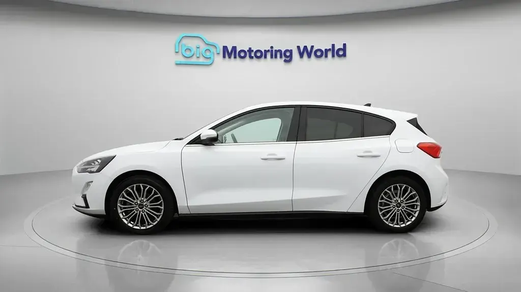 Begagnad Ford Focus Titanium X 155 HK (114 kW) 2021 Vit Halvkombi