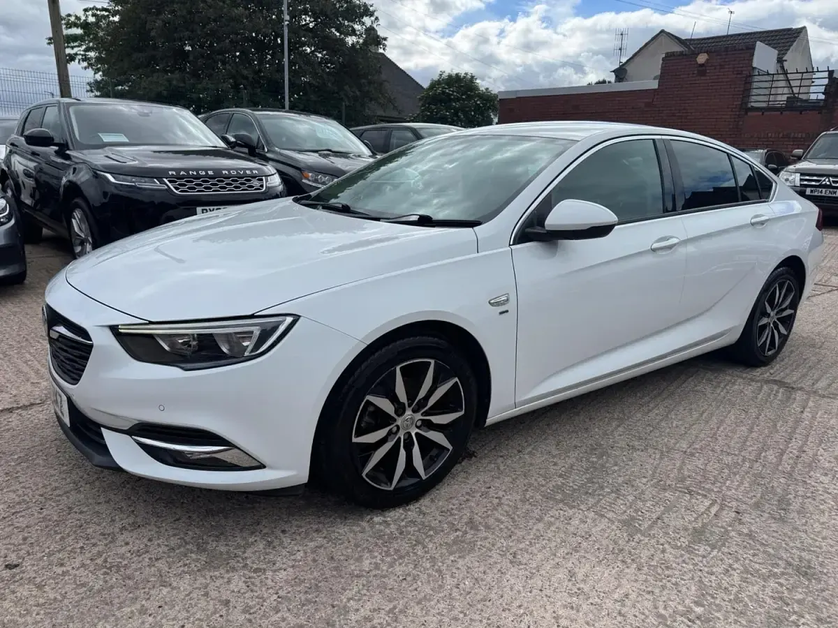 Used Vauxhall Insignia SRi 2018 White Hatchback