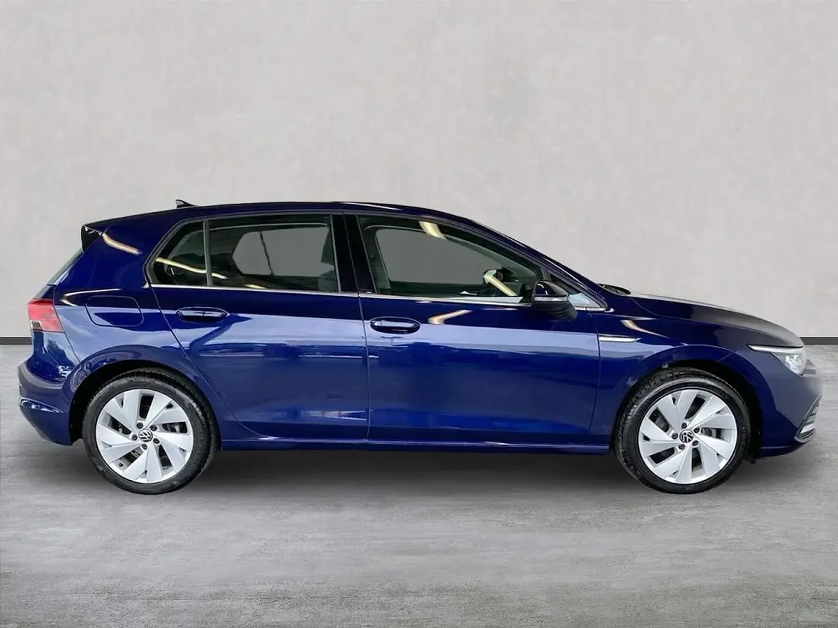 Used VW Golf VIII Style 150 HP (110 kW) 2023 Blue Hatchback