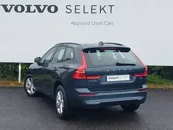 Second-hand Volvo XC60 Momentum 250 CP (183 kW) 2022 Albastru SUV
