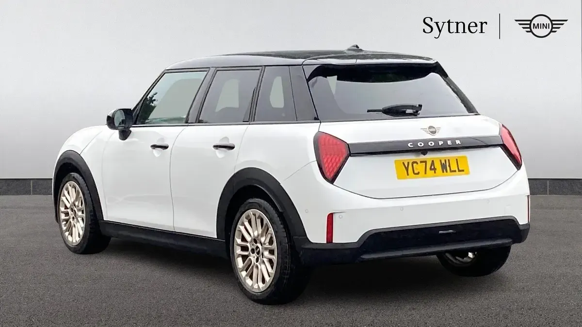 Used Mini Cooper Hatch 154 HP (113 kW) 2024 White Hatchback