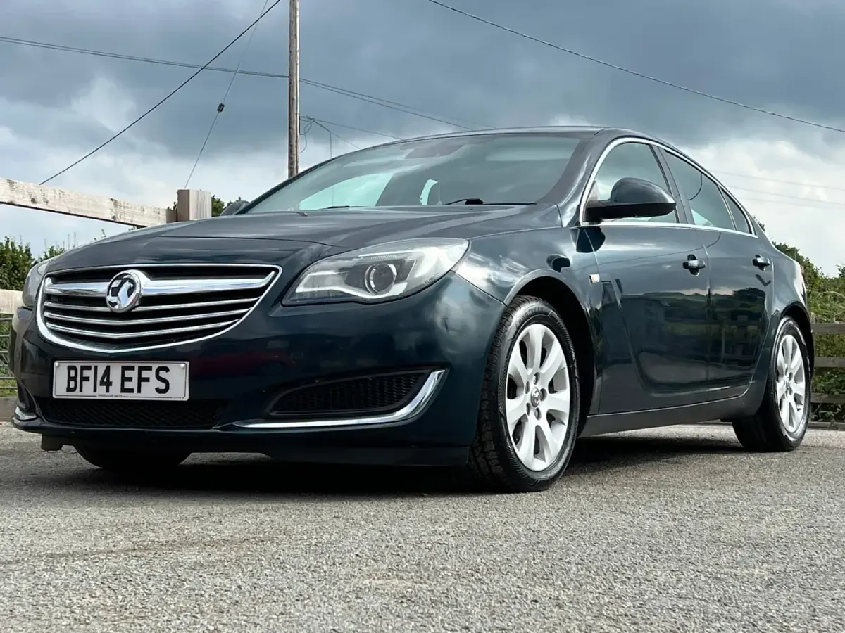Second-hand Vauxhall Insignia 163 CP (119 kW) 2014 Verde Hatchback