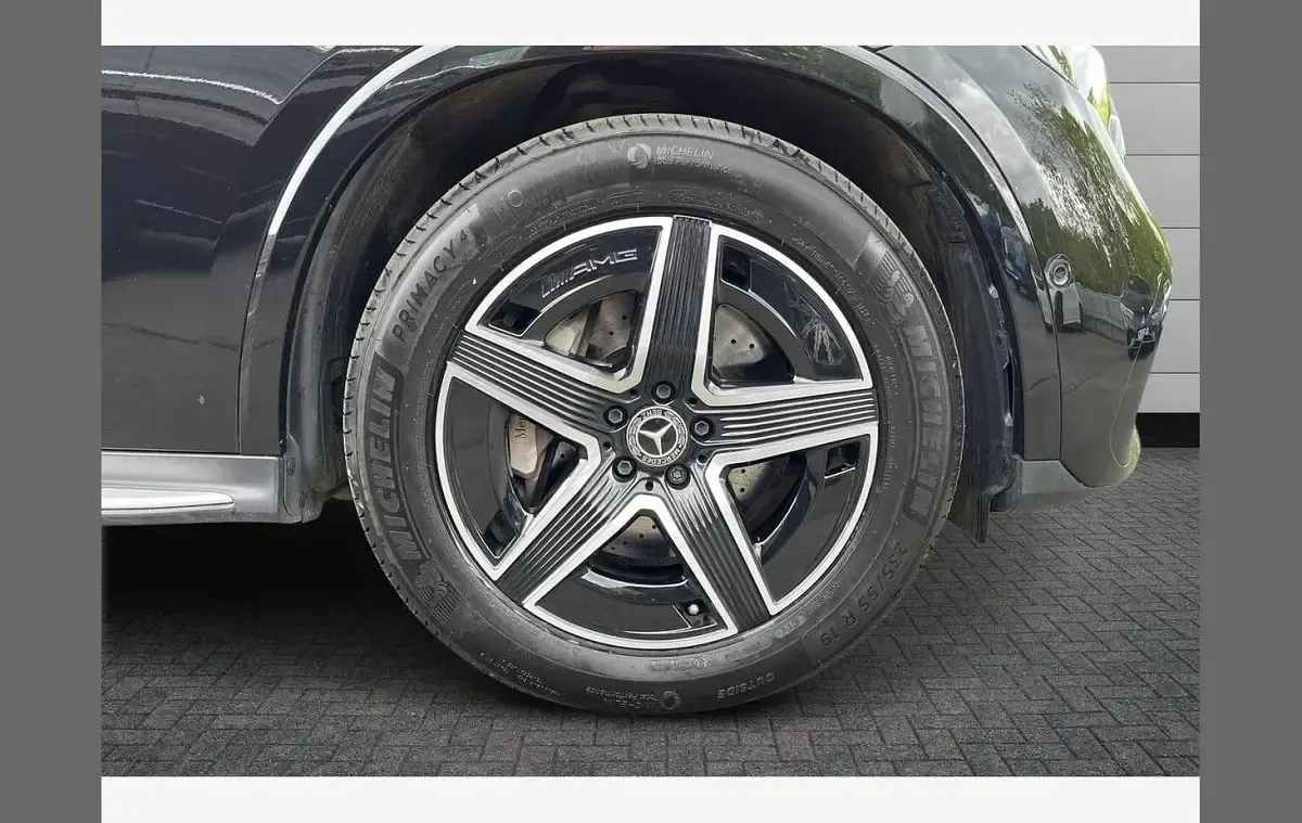 Used Mercedes GLC300 AMG line 254 HP (186 kW) 2025 Black SUV