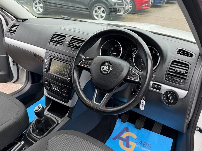 Used Skoda Yeti SE 105 HP (77 kW) 2014 White SUV