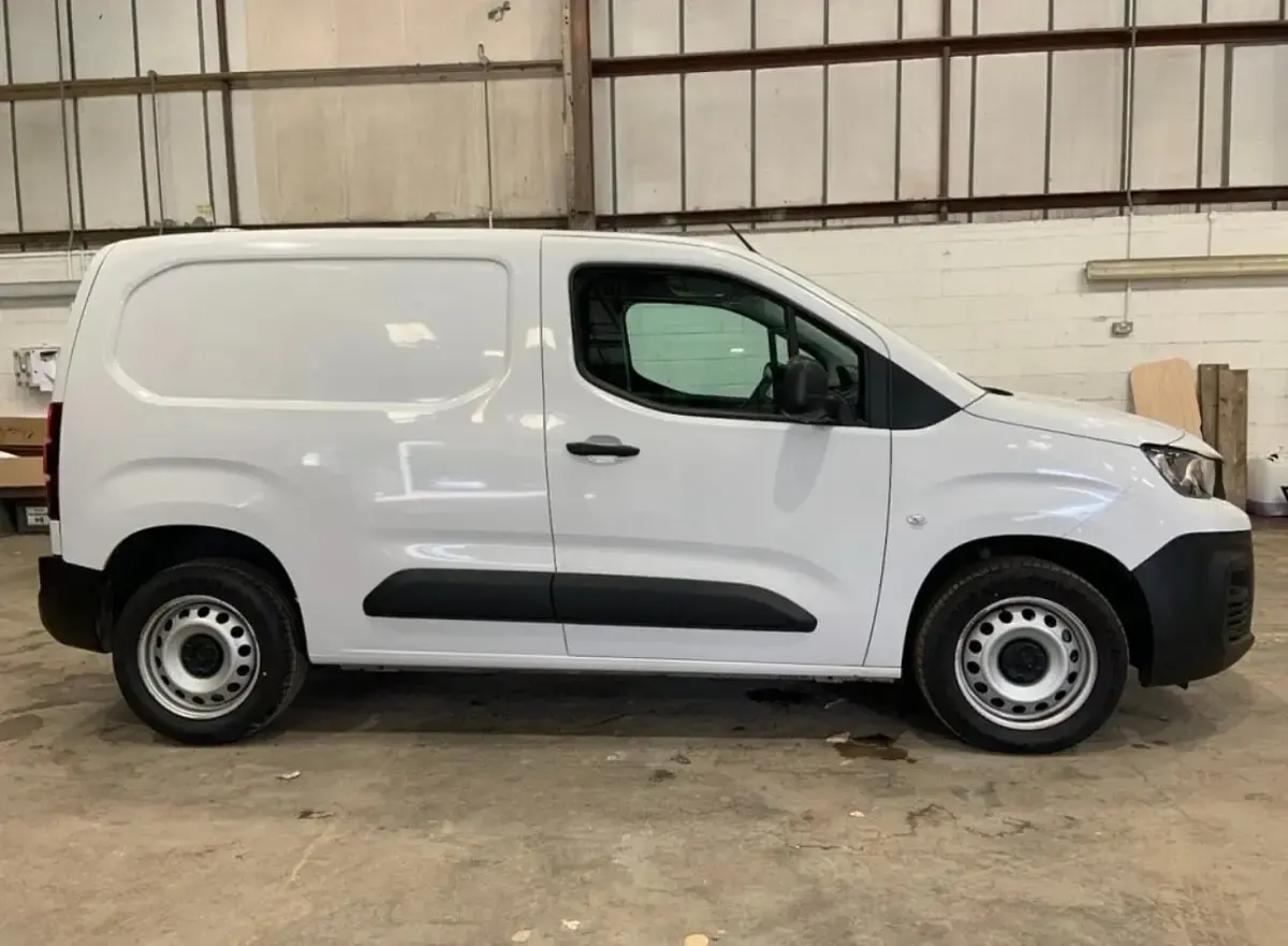 Used Peugeot Partner Premium 131 HP (96 kW) 2023 White MPV