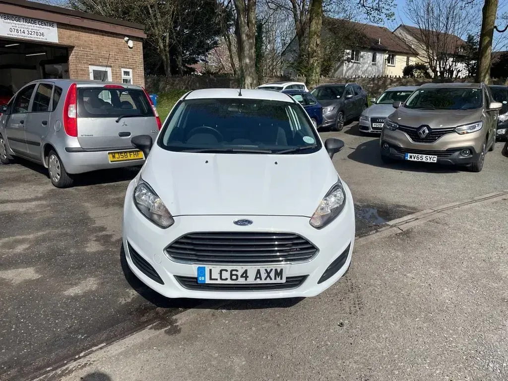 Used Ford Fiesta 94 HP (69 kW) 2014 White Hatchback