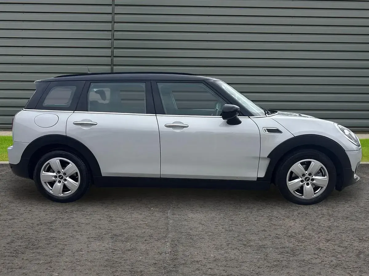 Usado Mini Cooper Clubman Classic 136 CV (100 kW) 2020 Plateado Familiar