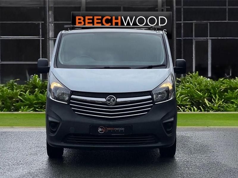 Used Vauxhall Vivaro S 90 HP (66 kW) 2014 White MPV
