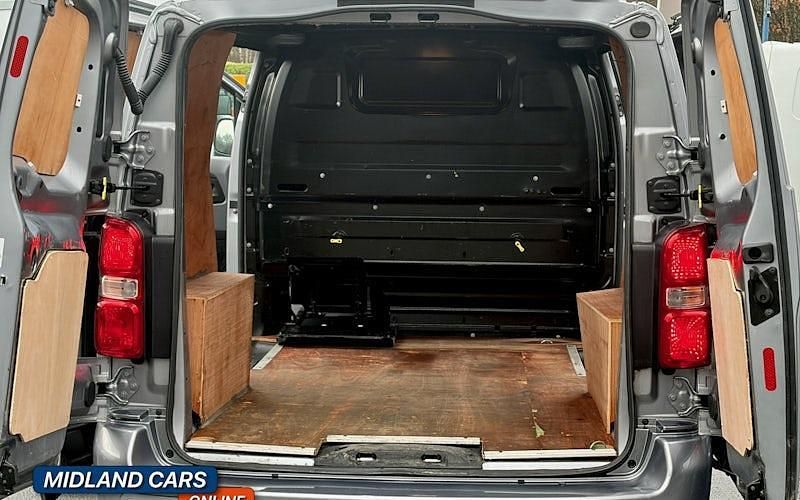 Used Vauxhall Vivaro Sportive 120 HP (88 kW) 2022 Grey MPV