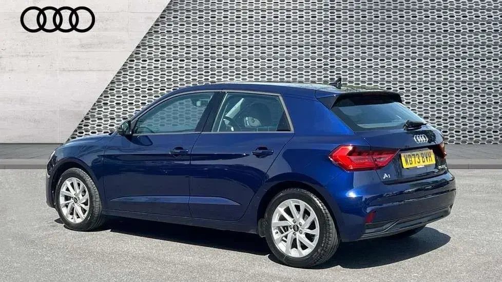 Używany Audi A1 Sport 95 KM (69 kW) 2023 Niebieski SUV