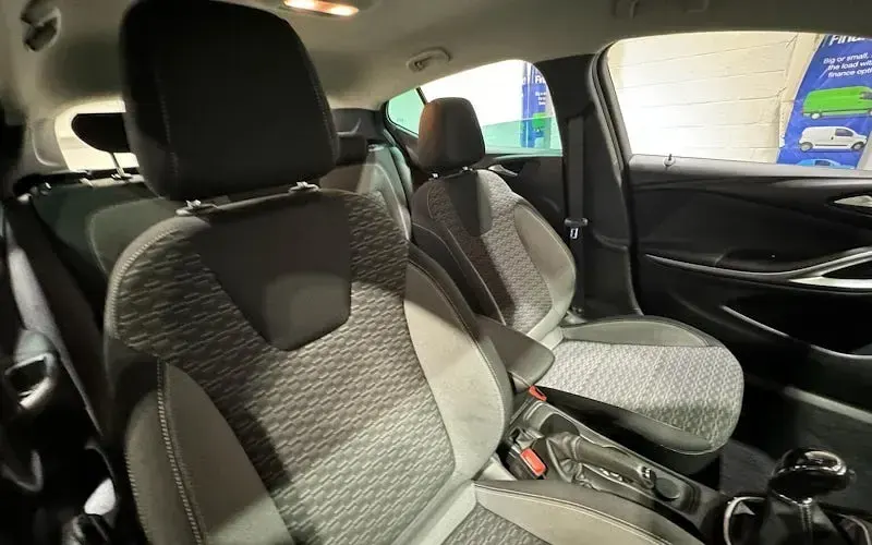 Used Vauxhall Astra SRi 145 HP (106 kW) 2020 Silver Hatchback