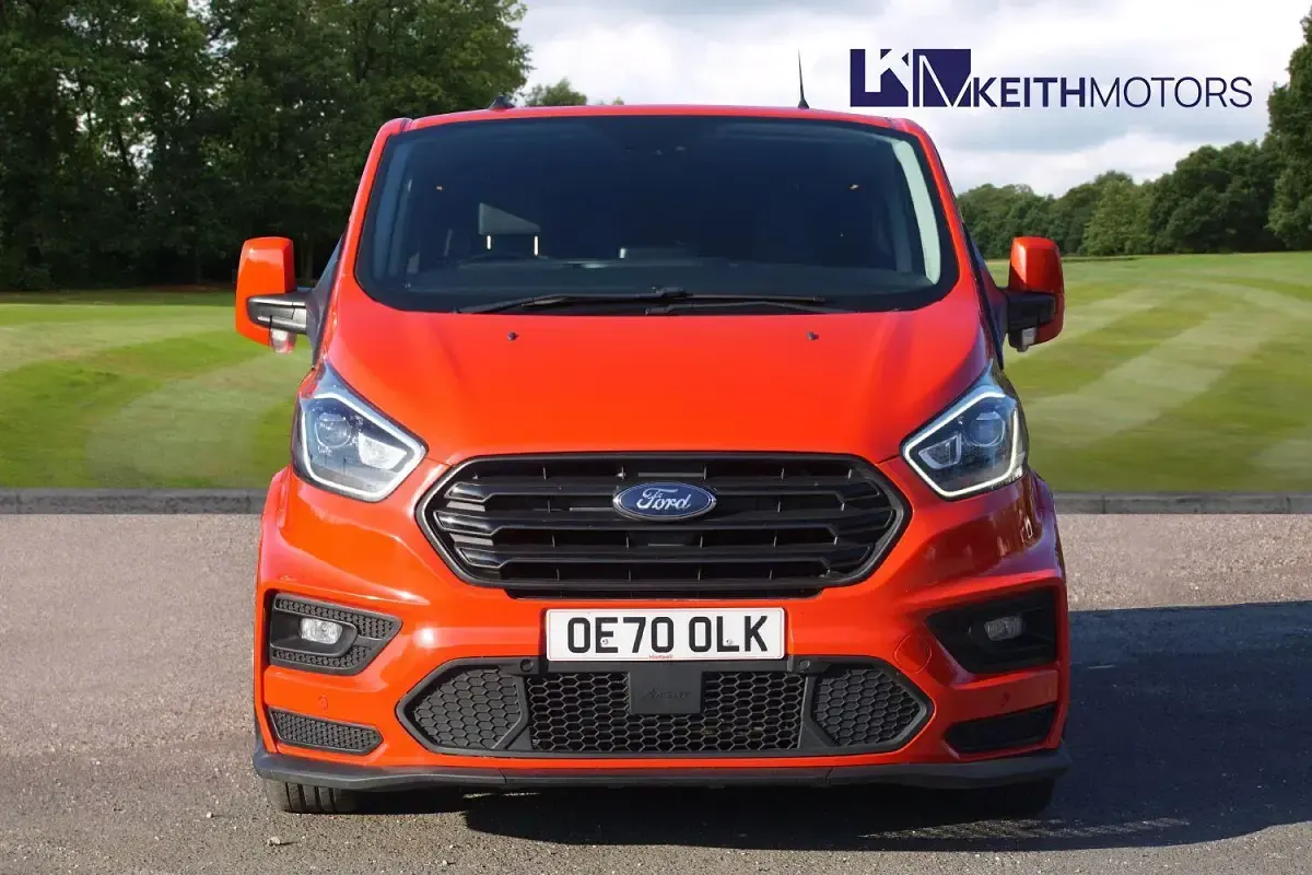 Used Ford Transit Custom Limited 185 HP (136 kW) 2020 Red Van