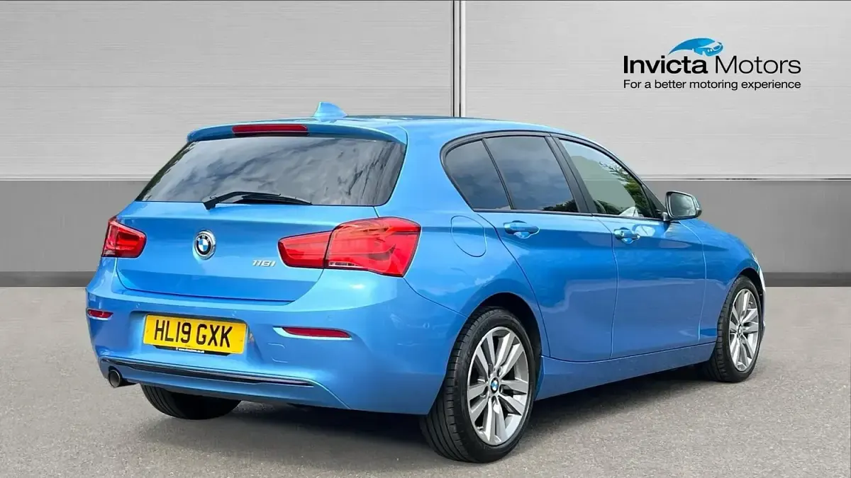 Used BMW 118 Sport Line 136 HP (100 kW) 2019 Blue Hatchback