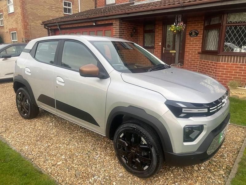 Grey New 2025 Dacia Spring Extreme Hatchback | £11,699 (Fair price) - Image 1/4