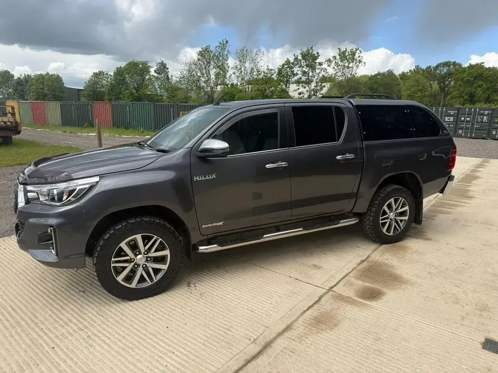 Used Toyota HiLux 150 HP (110 kW) 2019 Grey Pickup
