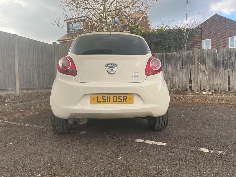 Używany Ford Ka Titanium 69 KM (50 kW) 2011 Biały Hatchback