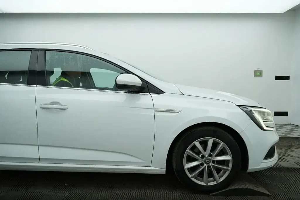 Used Renault Mégane GrandTour Dynamique 2017 White Estate