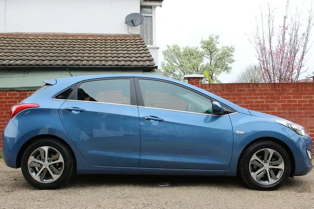 Used Hyundai i30 SE 120 HP (88 kW) 2016 Blue Hatchback