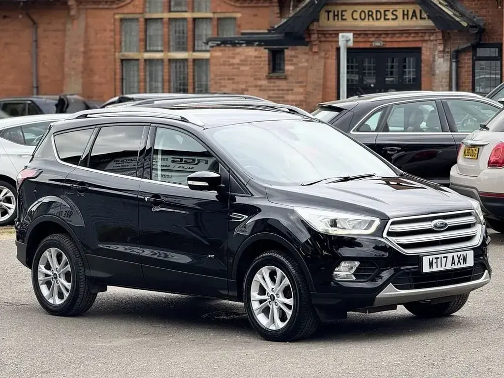 Usado Ford Kuga Titanium 180 HP (132 kW) 2017 Preto SUV